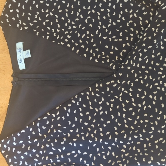 Cutest faux wrap dress with flutter sleeves - Picture 2 of 7